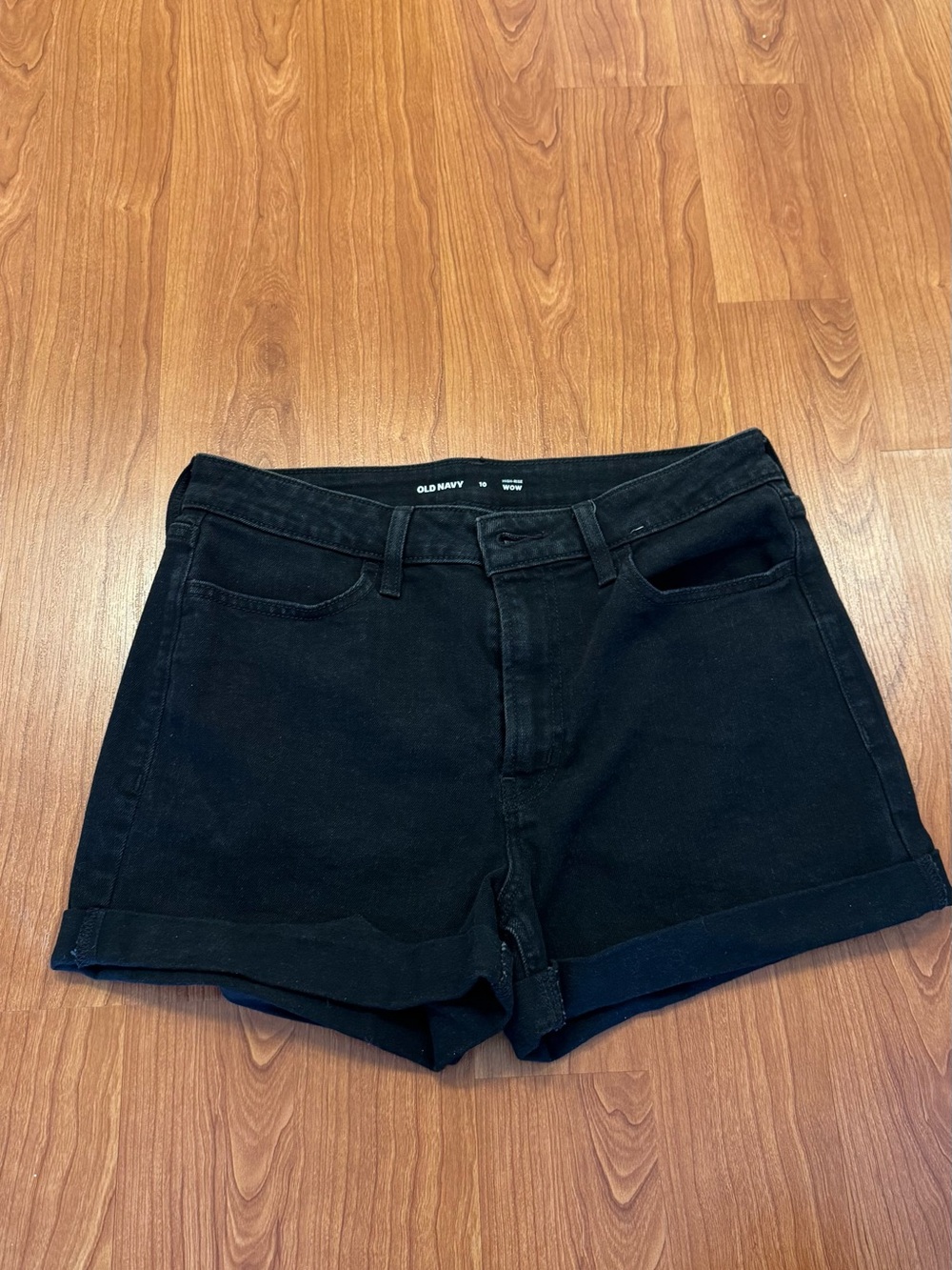 Old Navy Black Women's highrise WOW Roll-Hem Shorts